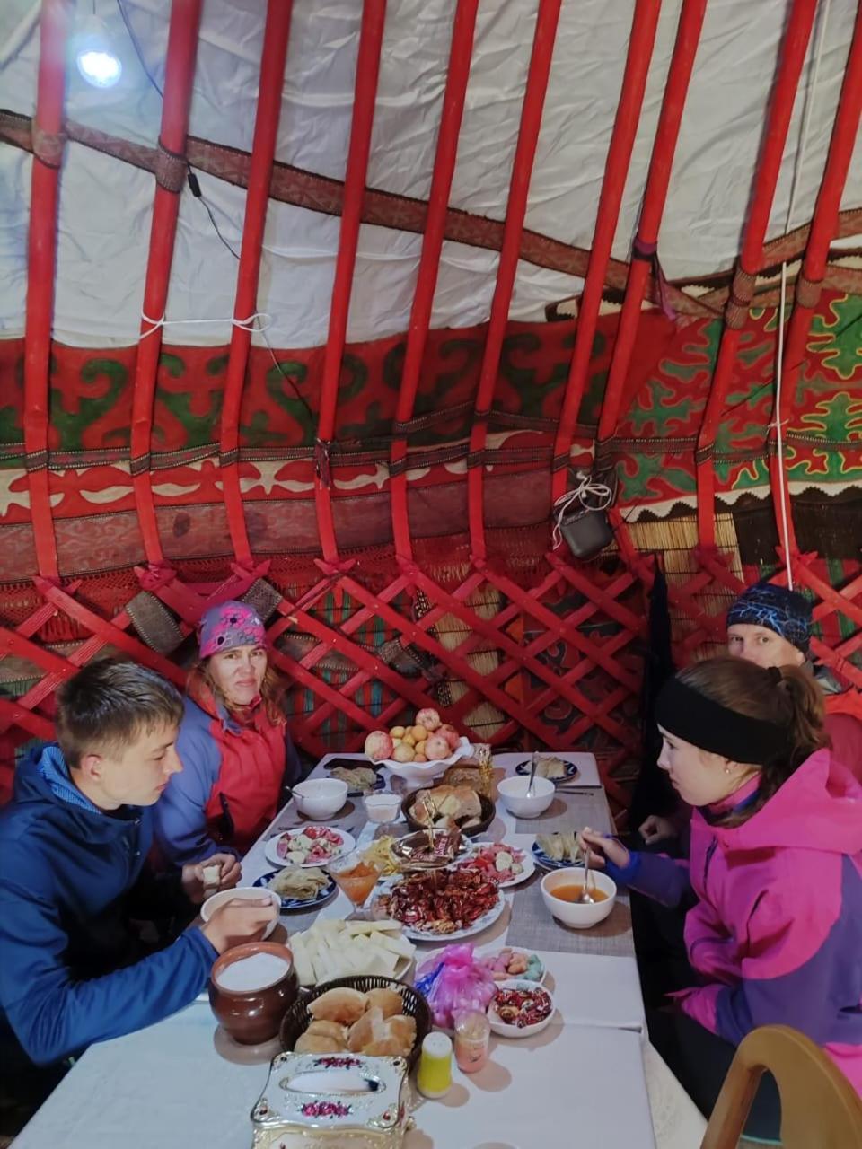 Zalkar Yurt Camp Hotel Song-Kul Eksteriør billede
